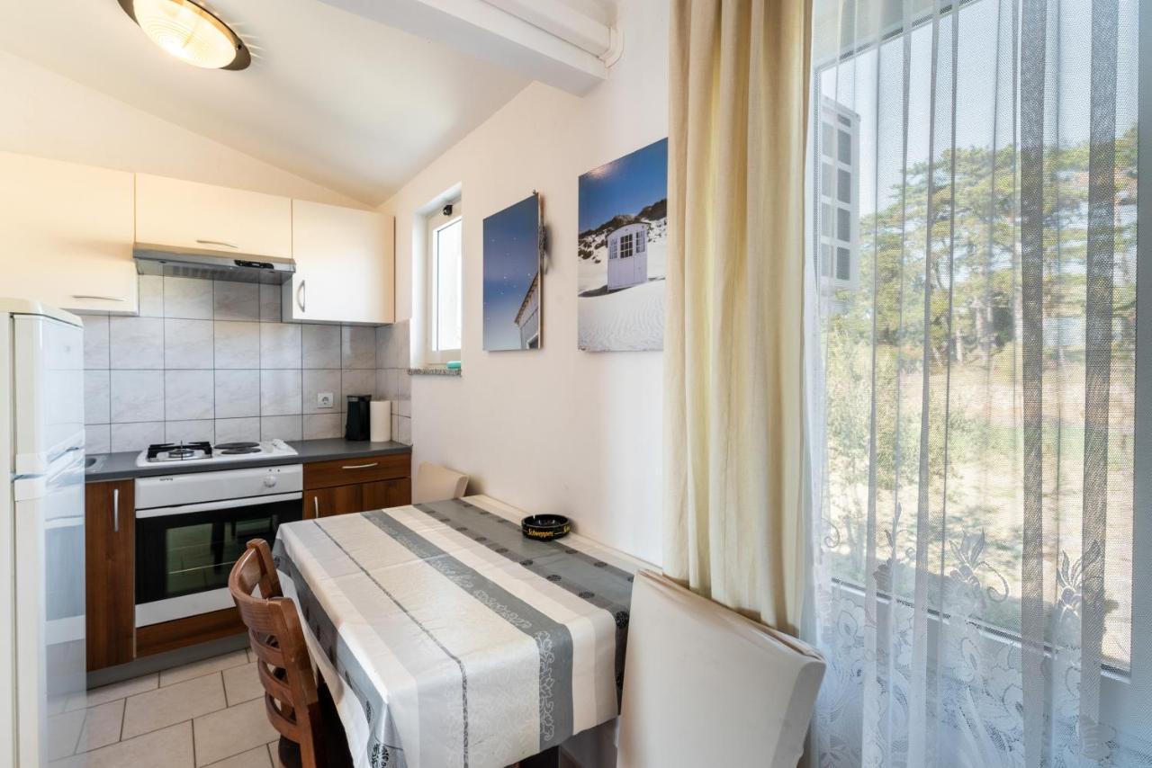 Apartments With A Parking Space Lopar, Rab - 14070 Dış mekan fotoğraf