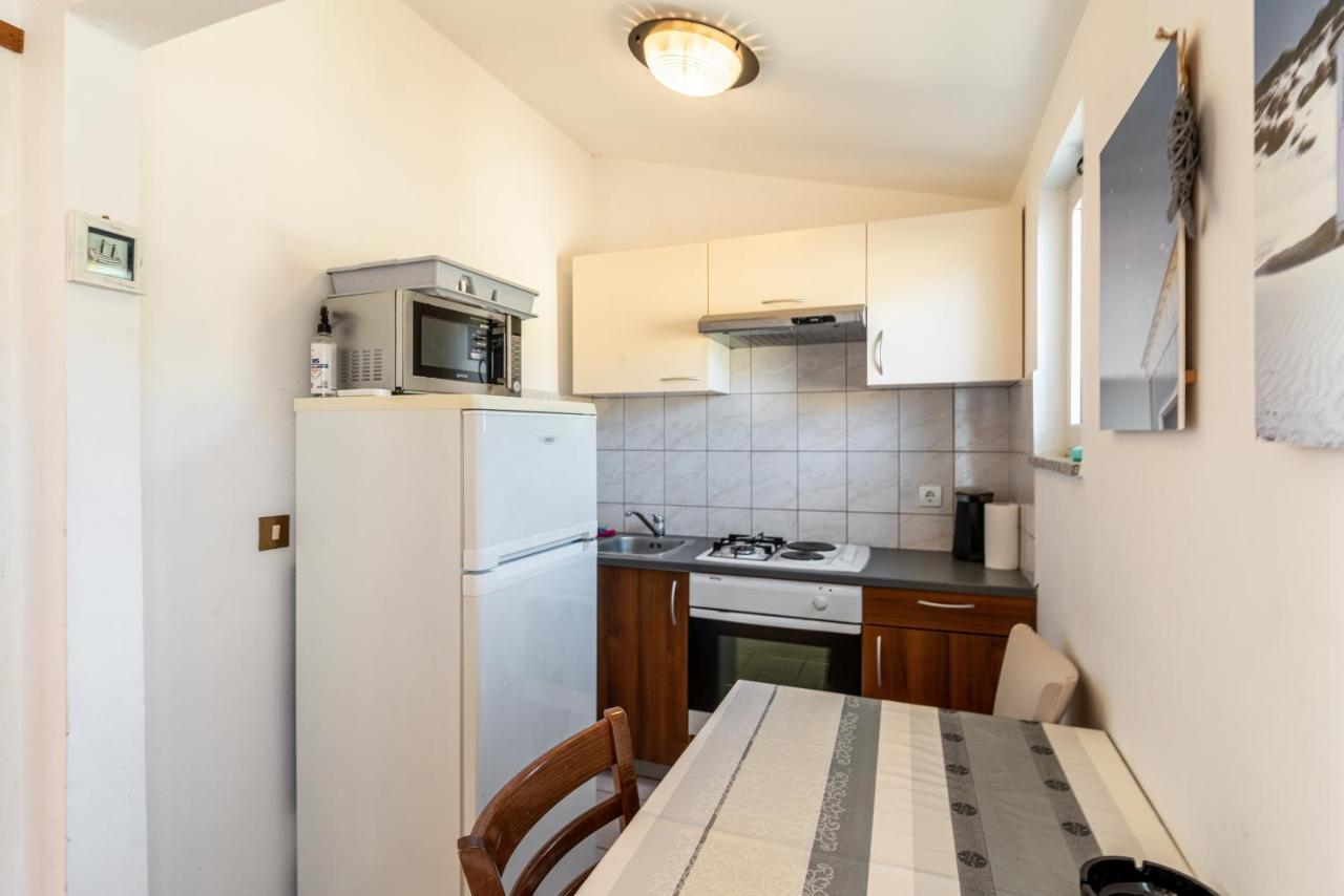 Apartments With A Parking Space Lopar, Rab - 14070 Dış mekan fotoğraf
